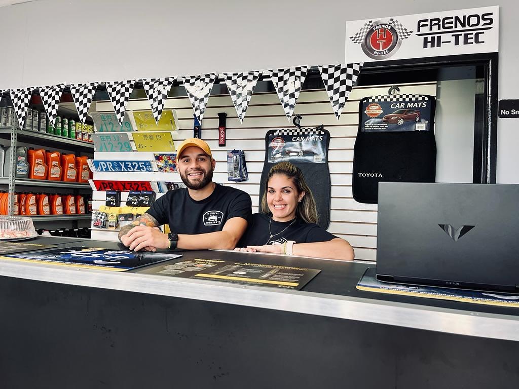 Dueños de Erick Auto Parts